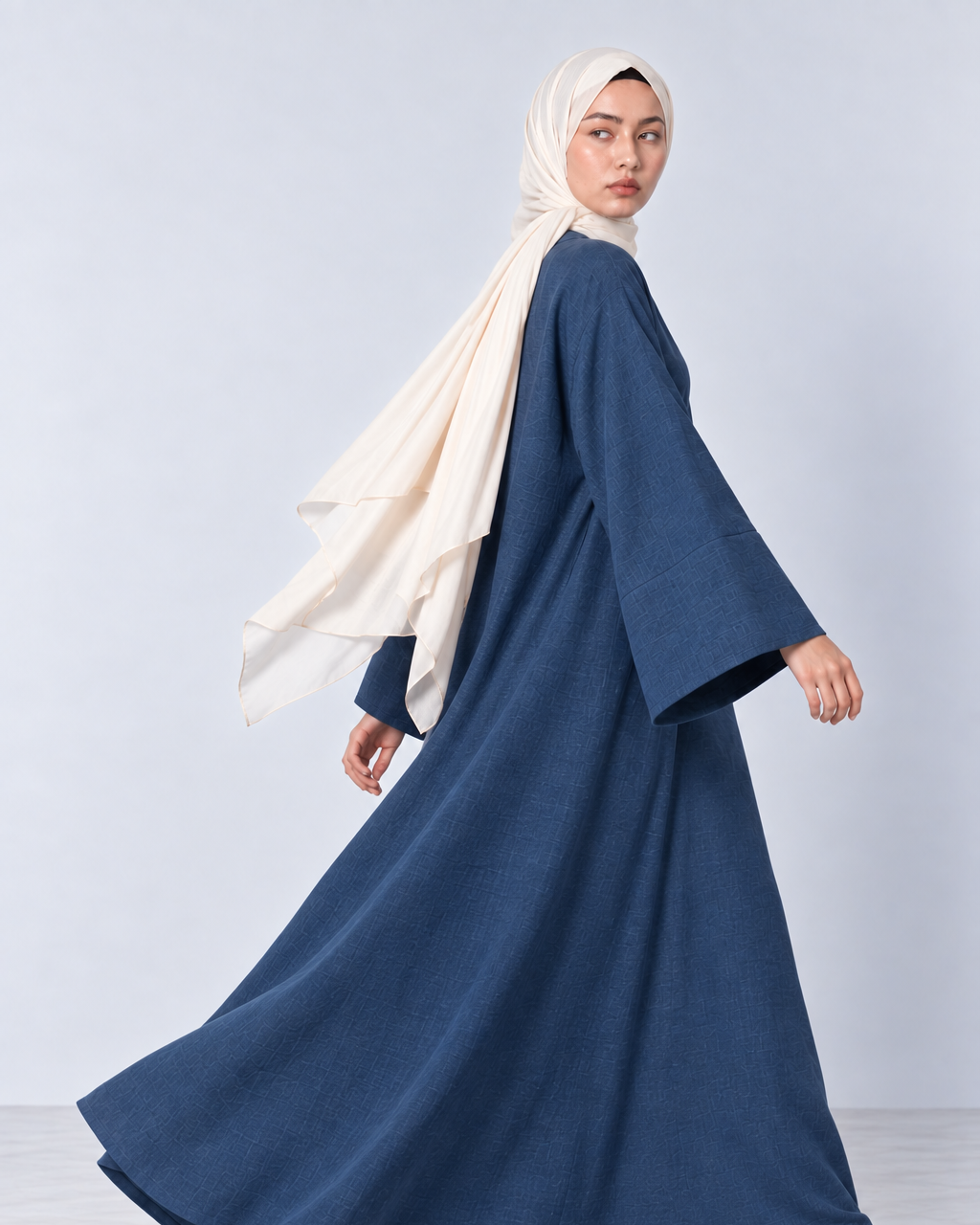 Wide bell sleeve detail on the Bahr blue linen lycra abaya