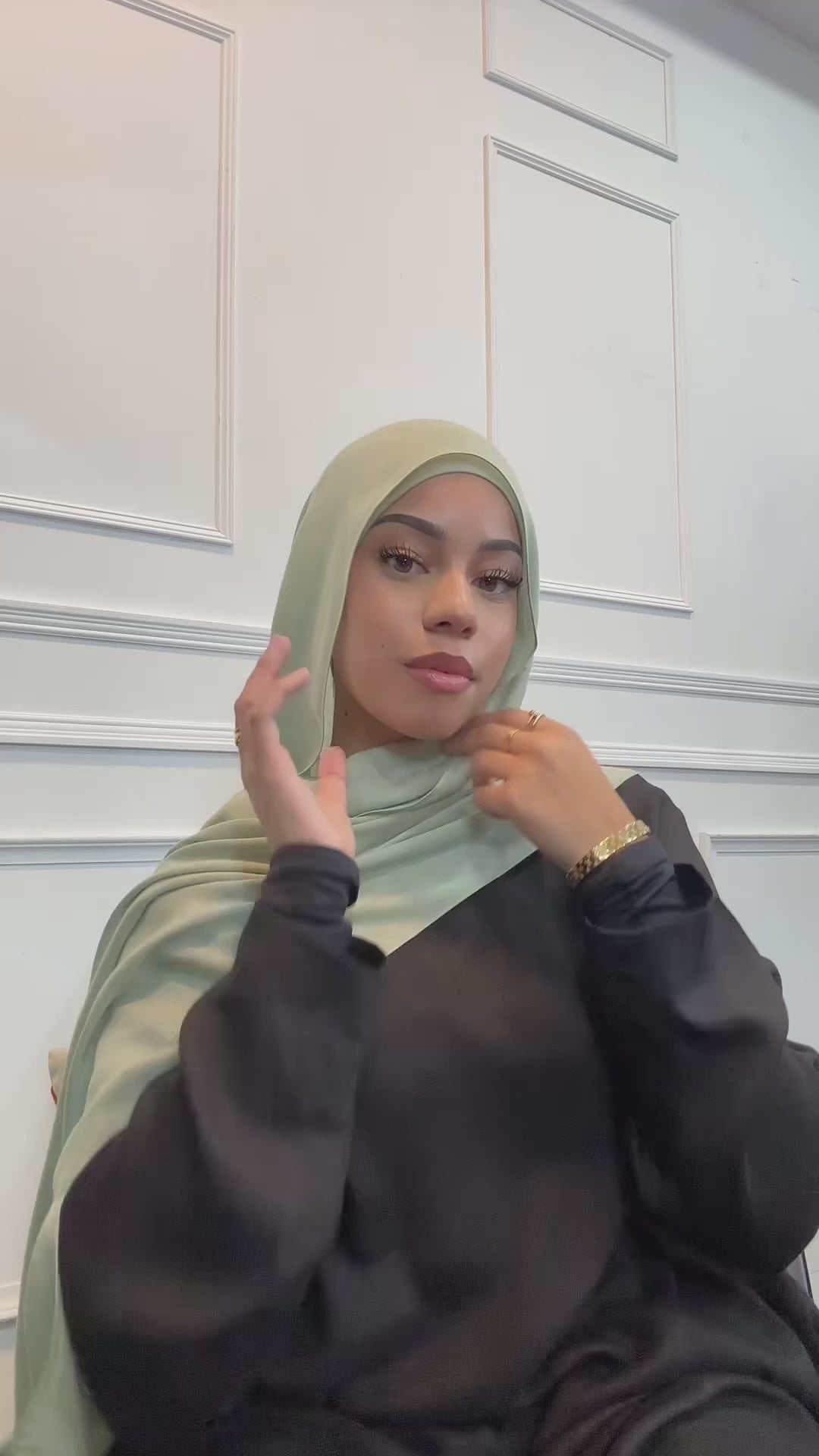 Green modal hijab