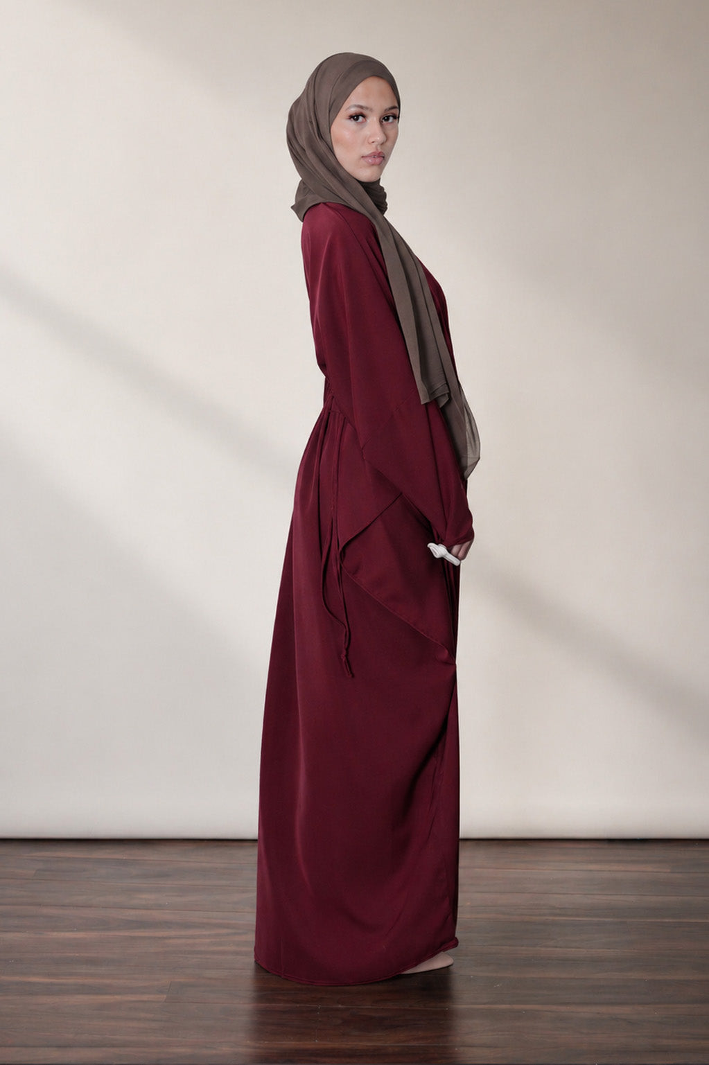 Back view of maroon Madina kaftan showing adjustable drawstring waist